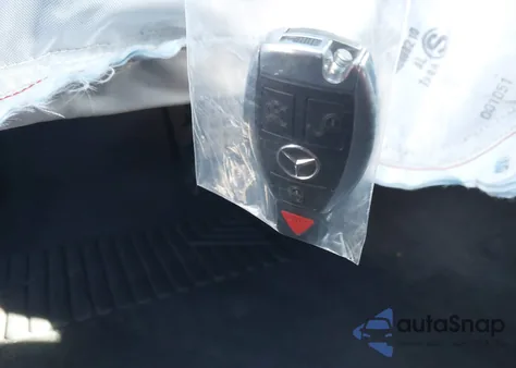 2013 Mercedes-Benz E 350 z USA, uszkodzony, nr VIN WDDKJ5KB8DF192911